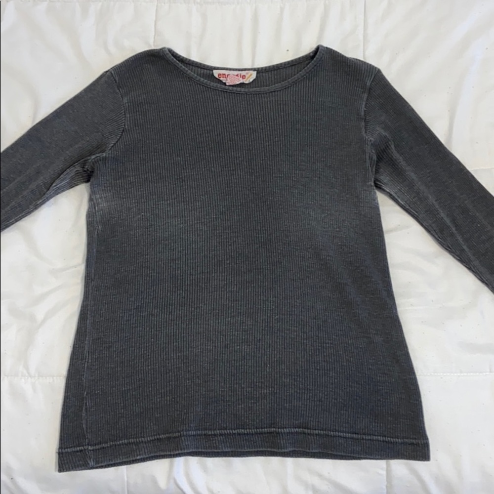 grey long sleeev